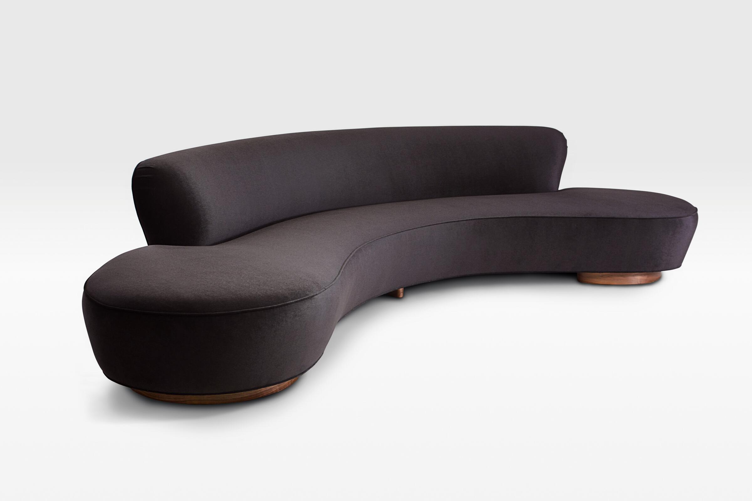 Freeform Curved Sofa | HOLLY HUNT