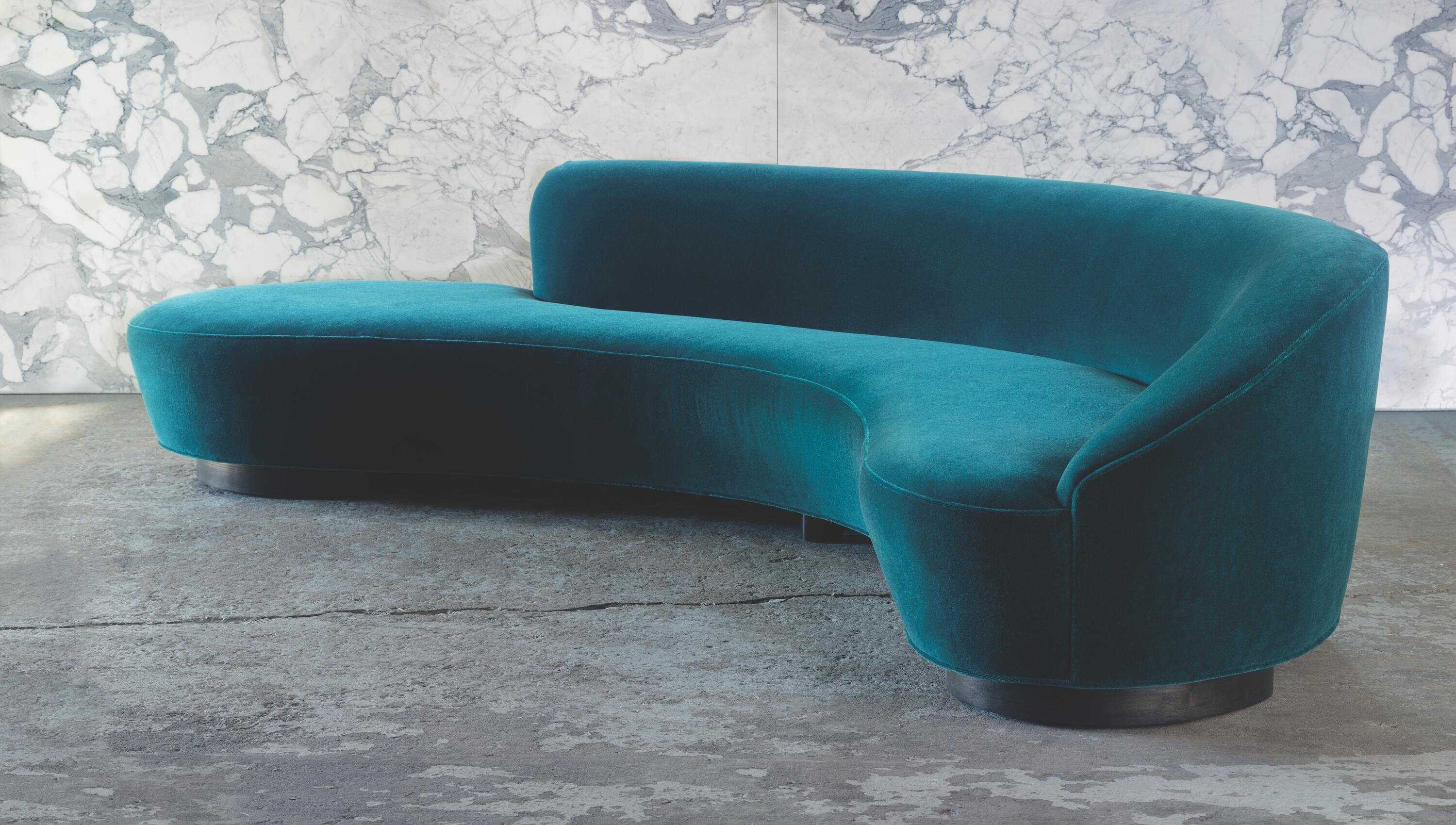 Freeform Curved Sofa | HOLLY HUNT UK